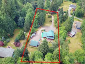 Property lines are approximate. Overhead view of property.