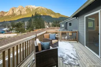 One of the few homes in River Glen with an upper deck, you can see the greenbelt beyond the yard.