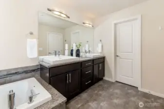 5 piece ensuite bath