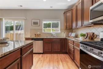 Newer dishwasher & microwave 2023.