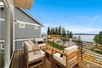 Photographs are for illustrative purposes only. Features, finishes, interior/exterior colors, landscaping and floorplan shown may vary from actual homes built