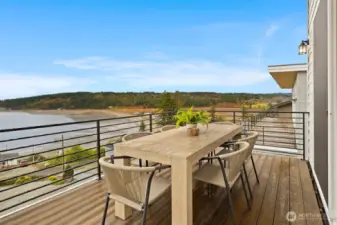 Photographs are for illustrative purposes only. Features, finishes, interior/exterior colors, landscaping and floorplan shown may vary from actual homes built