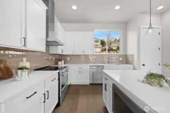 Photographs are for illustrative purposes only. Features, finishes, interior/exterior colors, landscaping and floorplan shown may vary from actual homes built