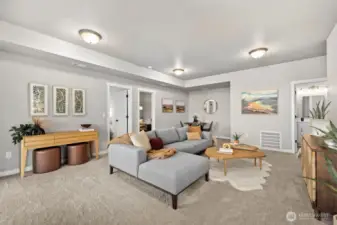 Photographs are for illustrative purposes only. Features, finishes, interior/exterior colors, landscaping and floorplan shown may vary from actual homes built