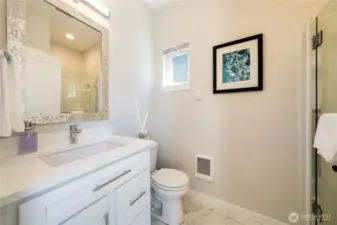 Main level 3/4 bath.