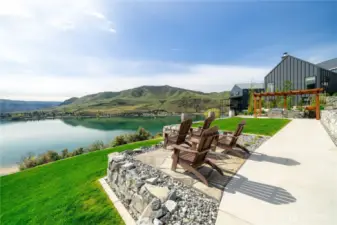 The Lookout offers a private waterfront with sandy beaches, pools, parks, playgrounds & more!