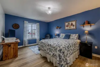 4th bedroom OR Den/Office
