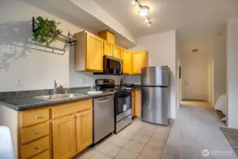 Nicely appointed kitchen w/ brand new appliances!