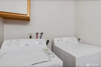 Washer & dryer stay