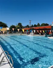 A few blocks away from the Magnolia Mounger Community pool.