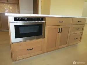 In counter microwave. Quartz counters