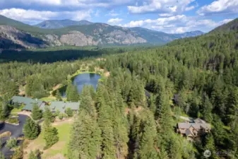 Where mountain luxury meets effortless access to the best of the Methow Valley.