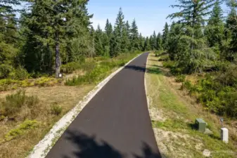 Ridgeview Dr recently paved. Seller has paid for that assessment.
