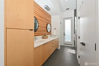 Plus 2 sinks.