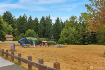 Across the street from park with direct walking access to Dash Point Park/Puget Sound