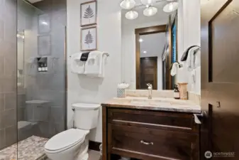 Bath ensuite on main level