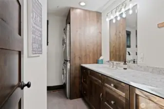 Upper level bath with laundry