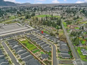 A mixture of detached homes, duplexes, and triplexes.