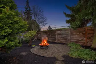 You can almost taste marshmallows in the rear garden area.