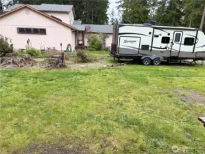 Flat lot! U shaped driveway.