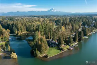 Gorgeous lake lot with no bank