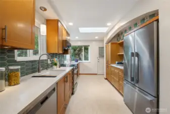 Modern kitchen w/ access to back patio