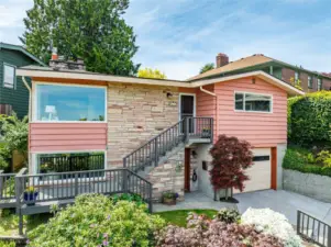 Beautiful Carleton park home