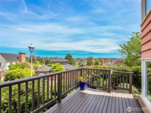 Deck in front