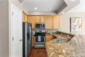 Granite Countertops, New Refridgerator & even full pantry closet!