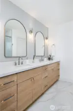 Upper Level Primary Bedroom En-suite