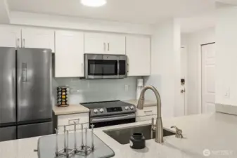 Modern, clean, functional kitchen - will make dinner a delight.