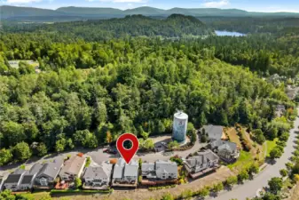 Nestled quietly with Lake Desire nearby for weekend kayaking!