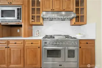 50,000 BTU Italian range is a gorgeous statement