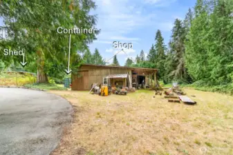 A whopping 1,500 sq ft shop that’s bursting with “treasures” waiting for their next chapter. Alongside it sits a storage container—yes, also full of mystery finds. Both spaces hold endless potential, but no peeking without the listing agent.