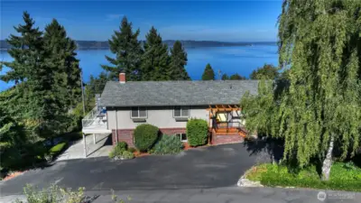 Beautiful 4 bedroom 3 bath home with views of the sound from upstairs and downstairs. Newer Heat pump, AC and Hepa filtration.