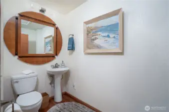 1/2 bath off of the living room