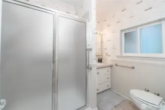 Upstairs 3/4 hall bath