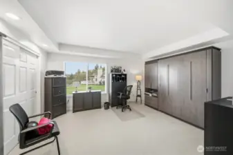 Guest bedroom with Murphy bed.