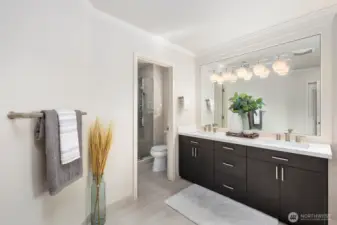 Dual vanity in the primary bath.