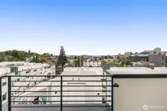 Take sweeping views from your balcony, with the city skyline as your backdrop. A perfect place for entertaining or peaceful evenings.