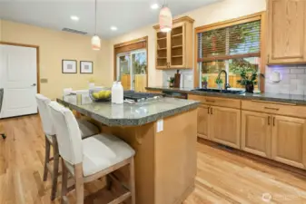 Gourmet island kitchen w/lovely raised panel cabinets & granite countertops