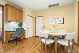 Handy built-in desk in kitchen