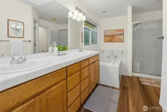 Double vanity, soaking tub & shower--all new flooring, too