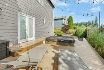 Hot tub in the side yard