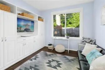 Den & Flex Space:  Filled with natural light and surrounded by custom built-ins, this flexible space is as practical as it is inviting. Whether used as a home office, media room, or creative studio, the thoughtful design makes it easy to stay organized while enjoying a cozy, relaxed atmosphere.