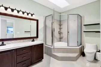 huge upper main suite bathroom