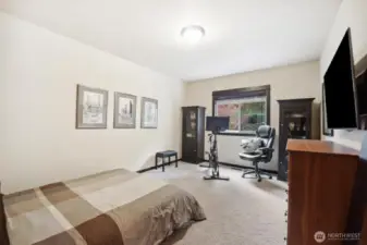 Roomy bonus room with lots of space to design how you wish.