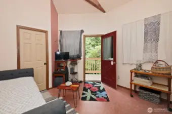2nd bedroom