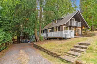 Long level driveway with plenty of parking; aditional parking off of Inglewood at the upper yard