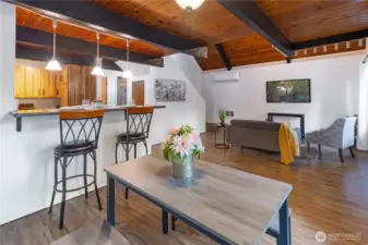 Breakfast bar can easily accommodate 2-4 people